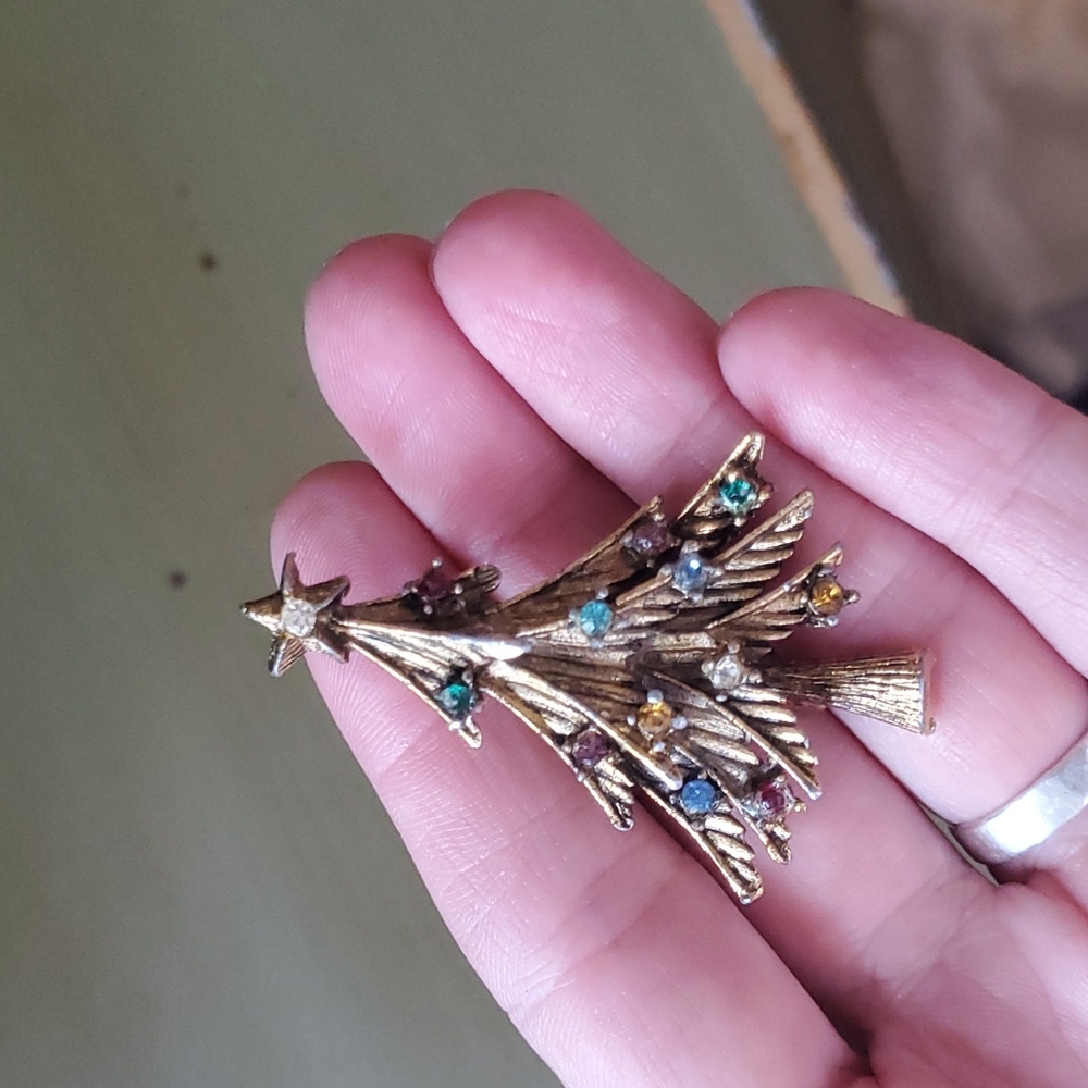 1950s Christmas tree brooch